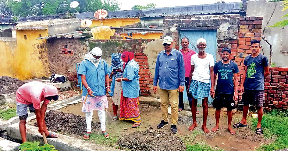 डेंगू से बचाव के लिए दवा का छिड़काव