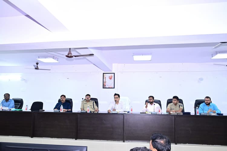 स्वच्छ वातावरण में होगी अध्यापक नियुक्ति पुनर्परीक्षा : डीएम