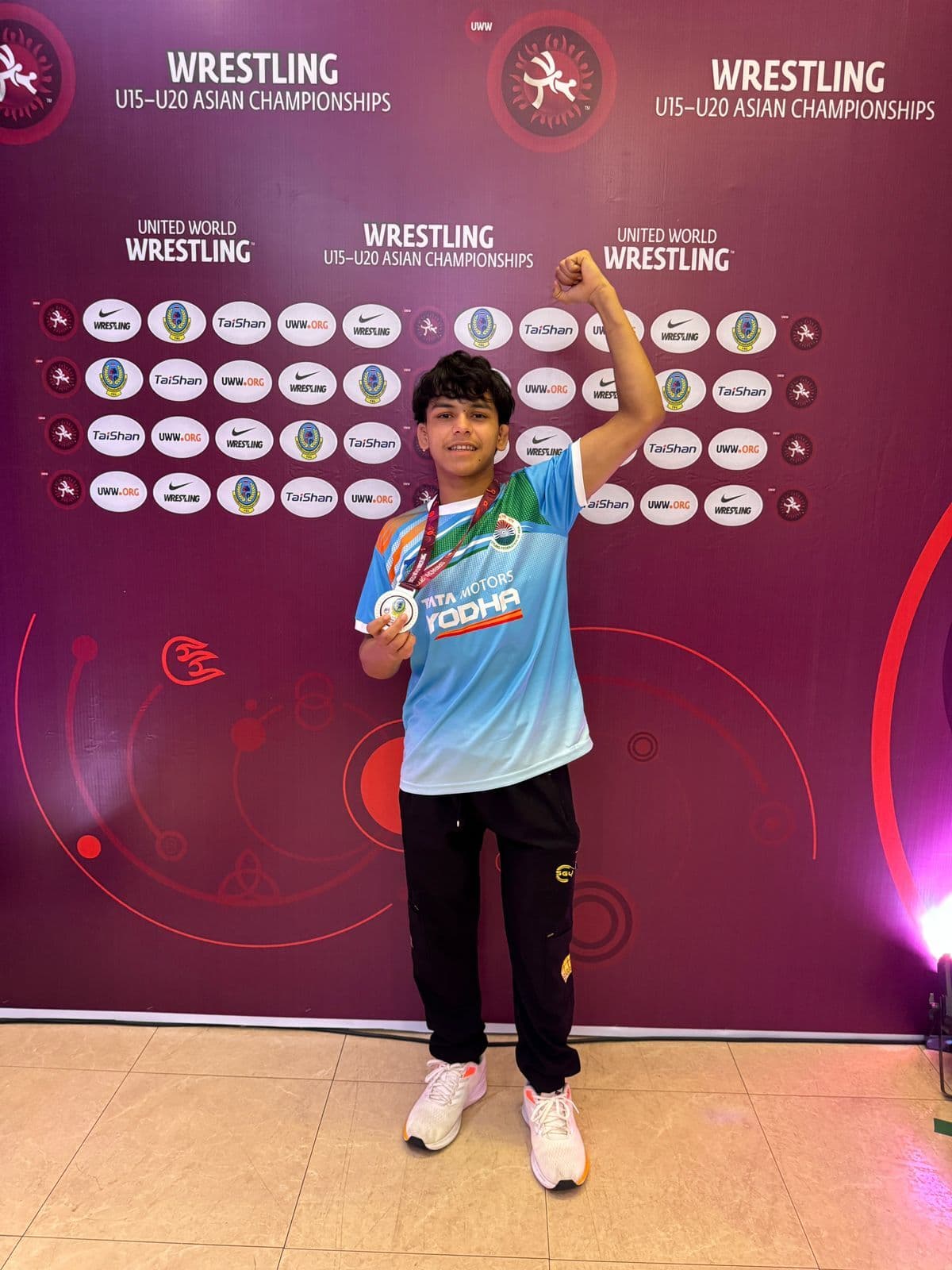 Wrestling : पिता करते हैं राजमिस्त्री का काम, बेटे अनूप ने रजत जीत बढ़ाया मान