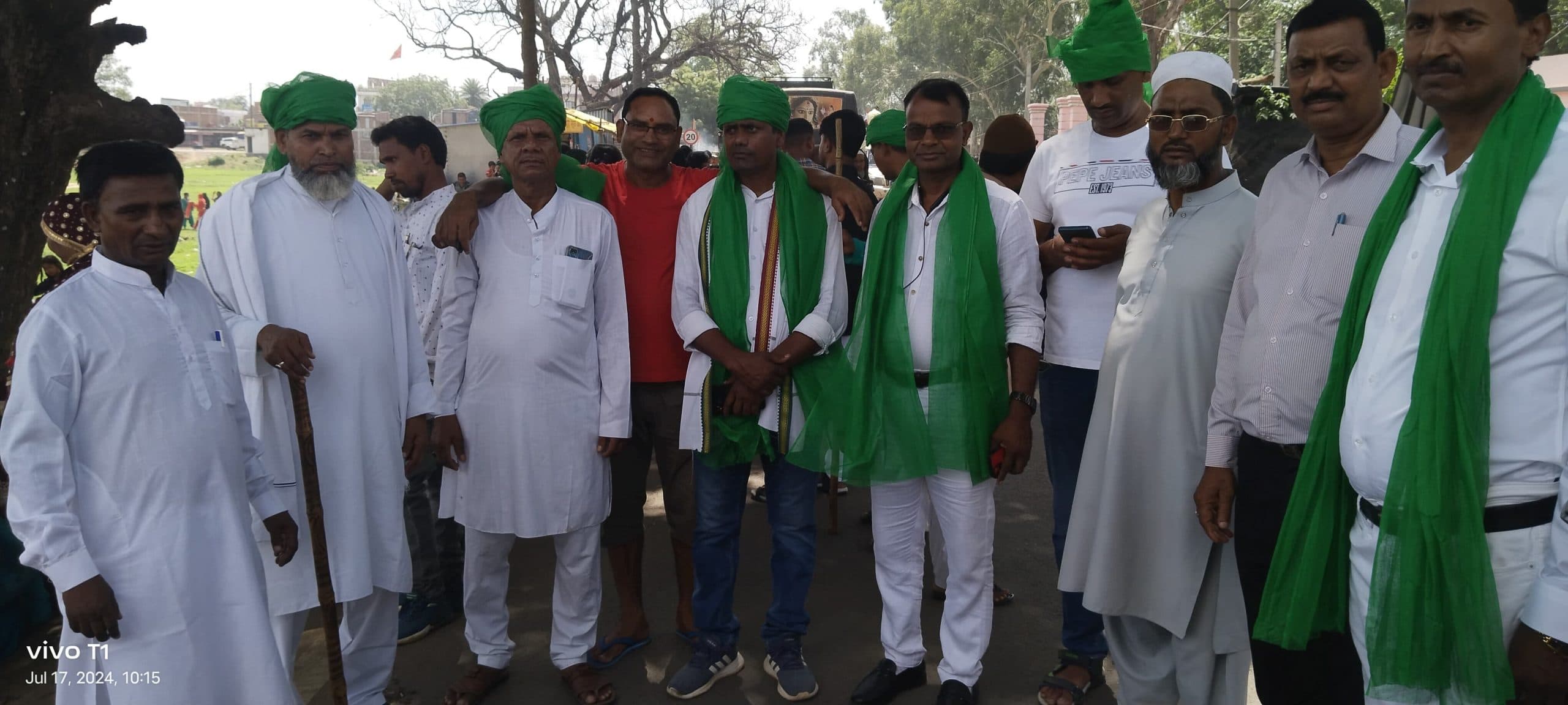 फरेरा के साथ मुस्लिम भाइयों ने निकाला जुलूस