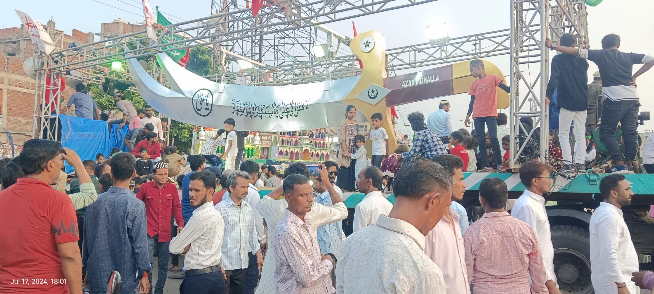 बरही में ताजिया, झांकी व निशान के साथ निकला योमे-असूरा का मातमी जुलूस