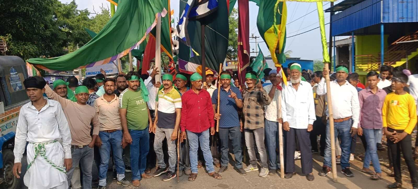 दारू में ताजिया और निशान के साथ निकाला जुलूस