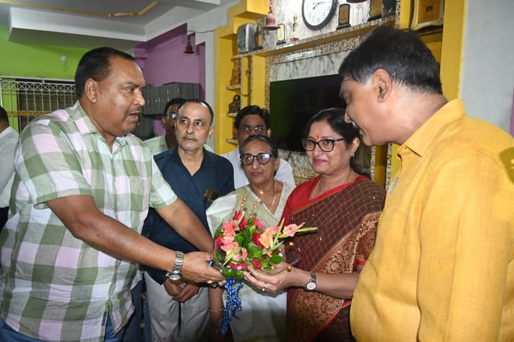 केंद्रीय मंत्री अन्नपूर्णा देवी भैया अभिमन्यु प्रसाद के आवास पहुंचीं