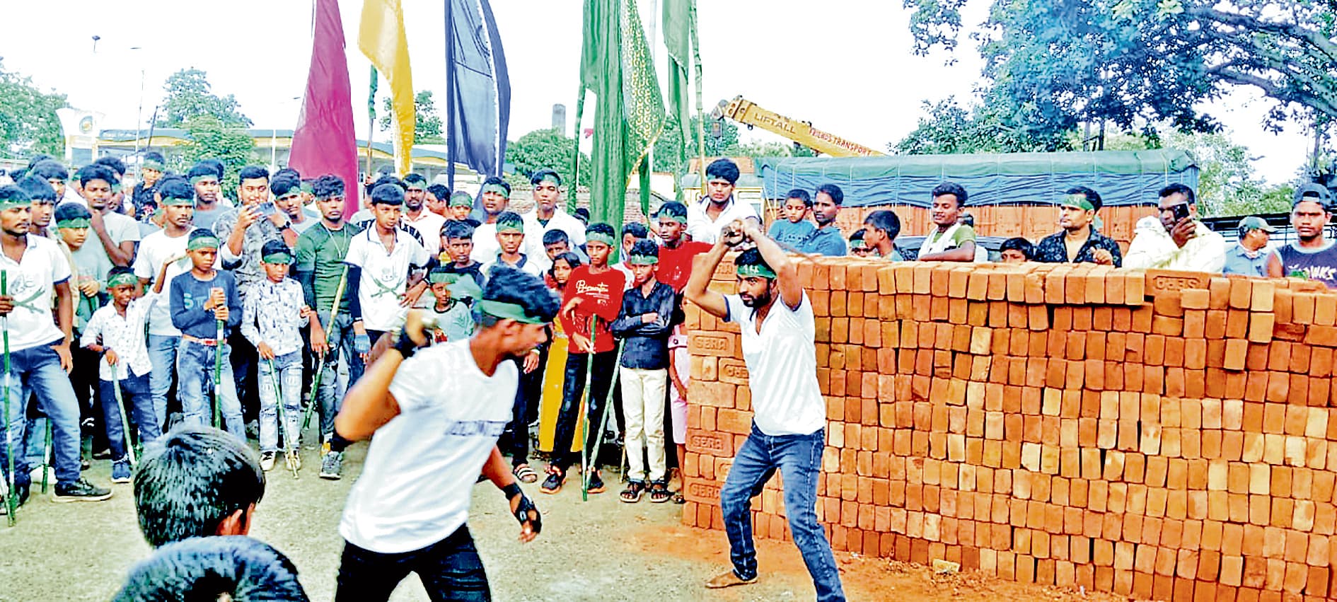 मुहर्रम पर निकले मातमी जुलूस ताजियों पर टिकीं लोगों की निगाहें
