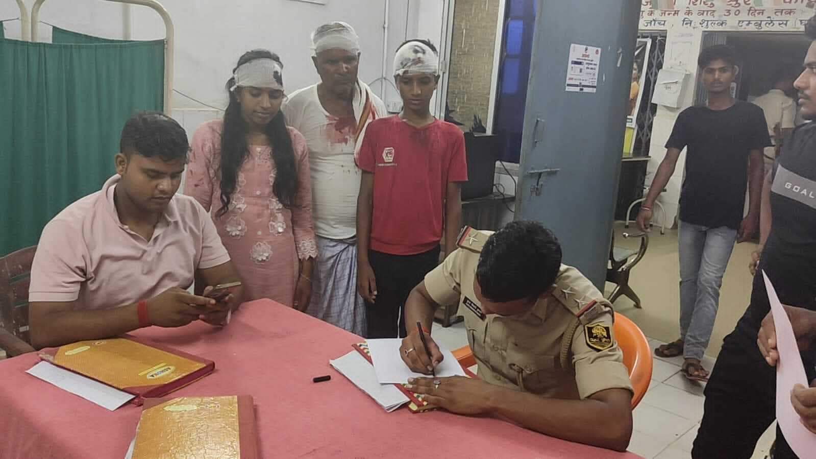 मारपीट में पोता-पोती के साथ वृद्ध घायल