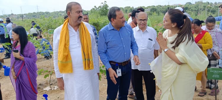 वेदांता 50 एकड़ जमीन पर लगायेगा एक लाख पौधा