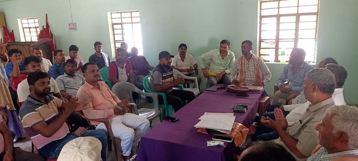 बैठक में मांगों को लेकर समाहरणालय पर प्रदर्शन का निर्णय