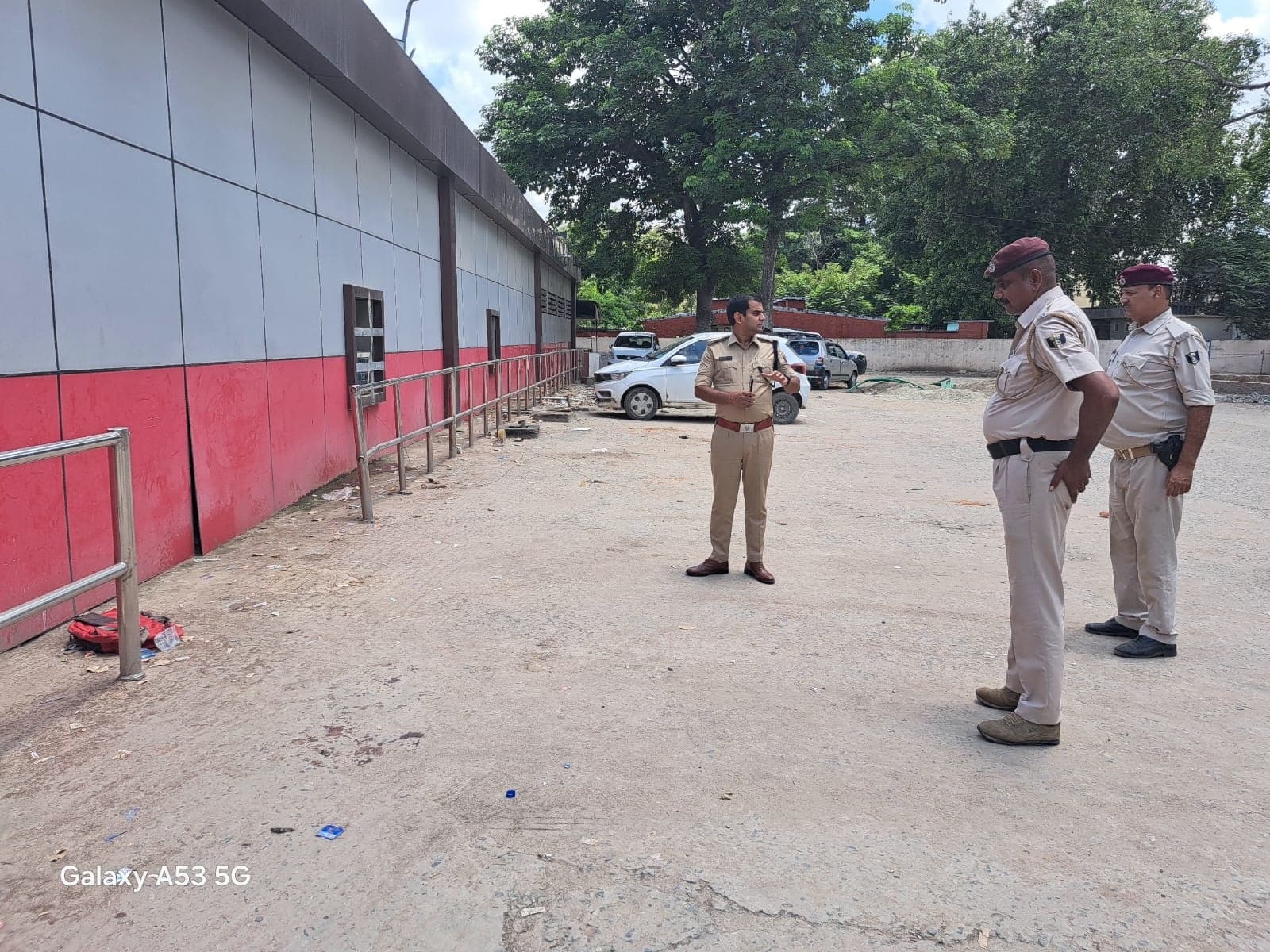 स्टेशन परिसर में गोलीबारी मामले में रेल डीएसपी ने घटना स्थल का लिया जायजा