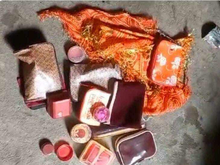 बाढ़ में एक ही रात दो घरों में हुई चोरी