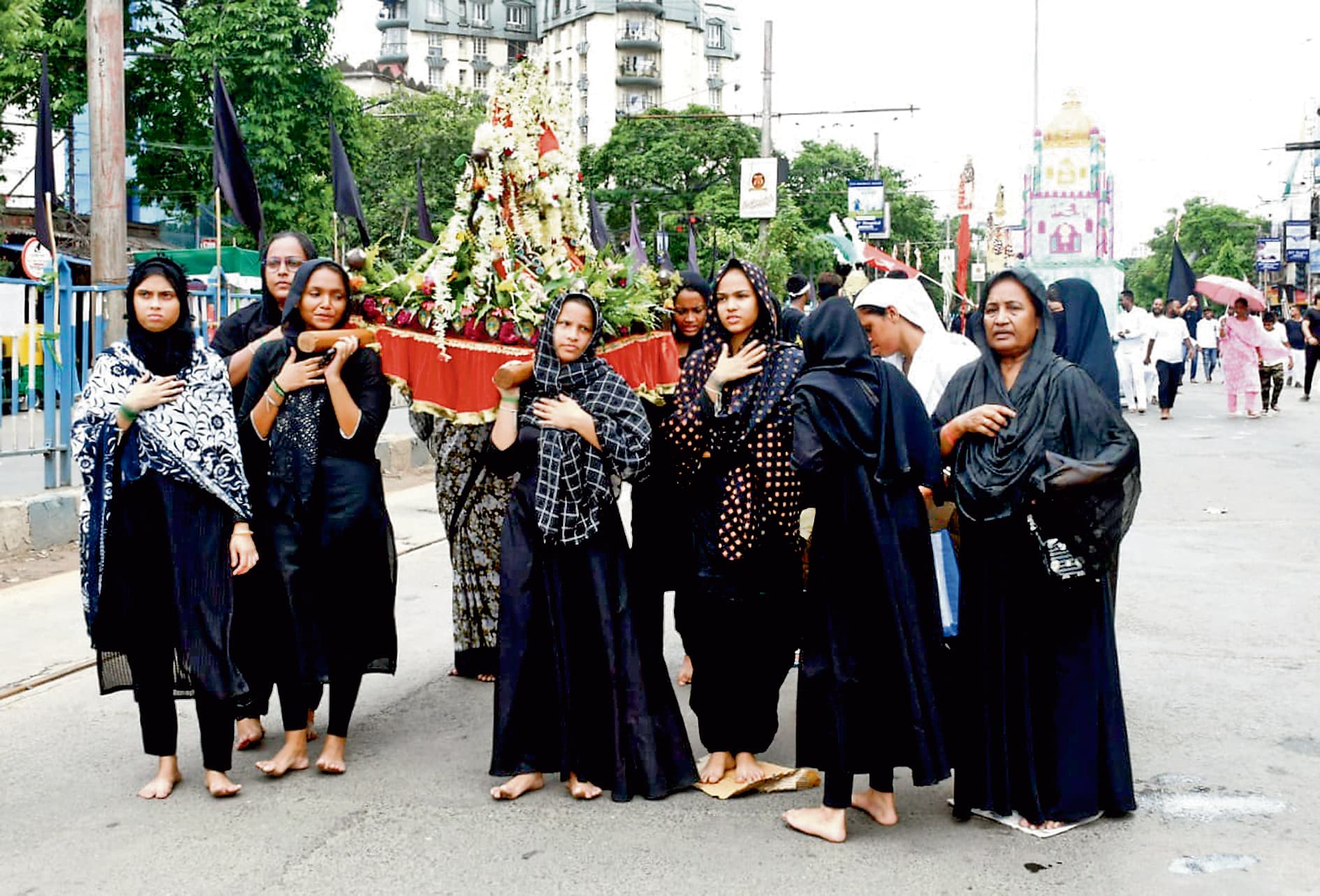 मुहर्रम पर ताजिया के साथ निकला मातमी जुलूस