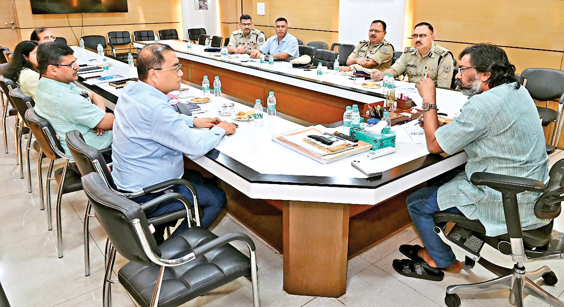 CM News : अपराध  नियंत्रण के लिए ठोस कदम उठायें, करें कड़ी कार्रवाई : सीएम