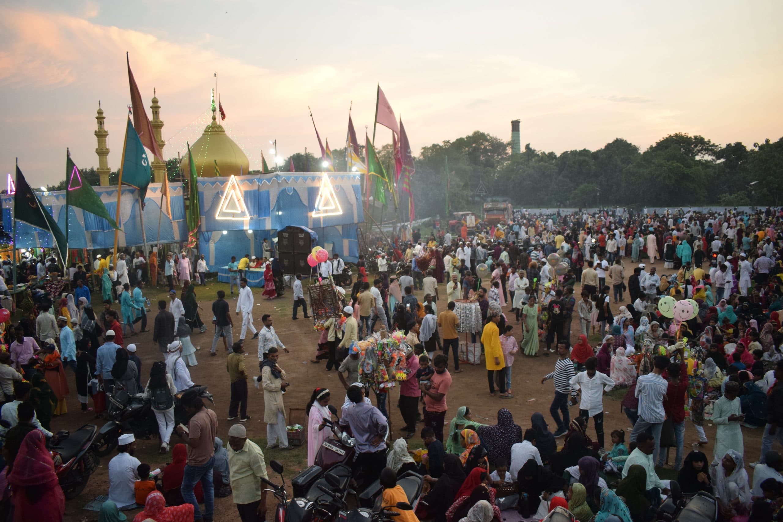 झरिया में अखाड़ा दलों के दो पक्षों में भिड़ंत, एक दर्जन से अधिक घायल, मची भगदड़