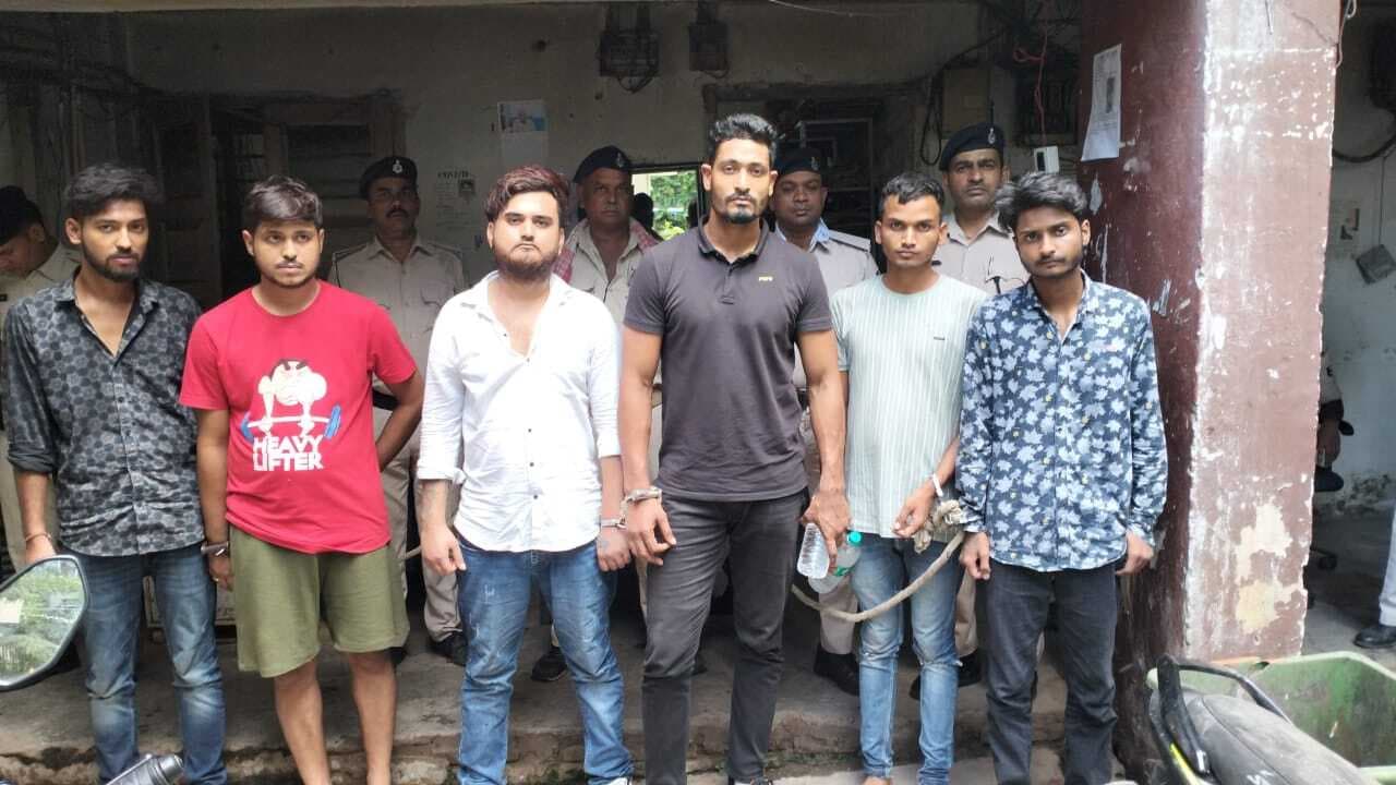 इंटर के दो छात्रों को कार से अगवा कर भाग रहे छह अपहर्ता गिरफ्तार