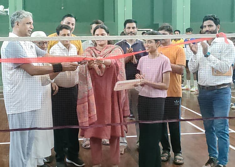 खेल में अनुशासन व खेल भावना रखना जरुरी : डॉ एके गुप्ता