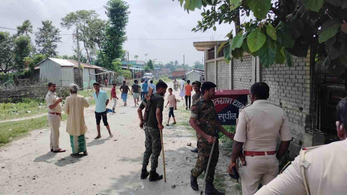 मुहर्रम के दौरान हुई झड़प के बाद दोनों पक्षों की ओर से मामला दर्ज, पुलिस ने किया बीच-बचाव, शांत हुआ मामला