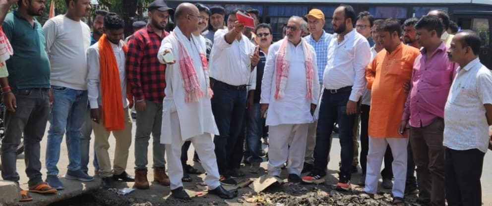 एनएचएआई की टीम ने किया सड़क निर्माण का निरीक्षण