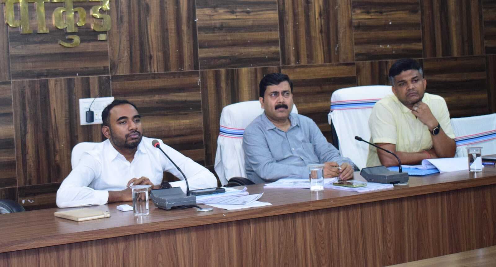 6649 अबुआ आवास में शौचालय निर्माण जल्द करें पूर्ण : डीसी