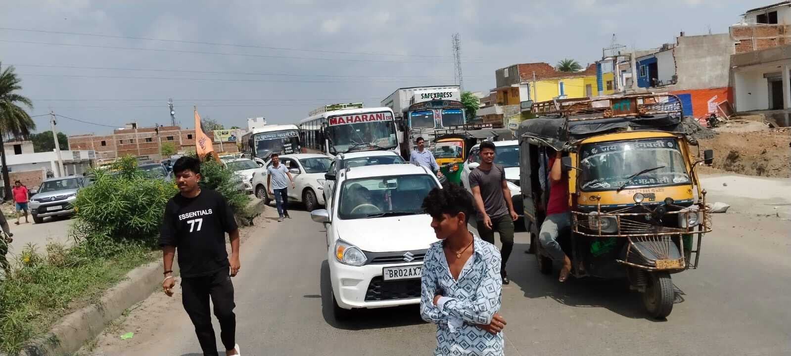 सड़क दुर्घटना में मौत के बाद रोड जाम, 16 पर प्राथमिकी