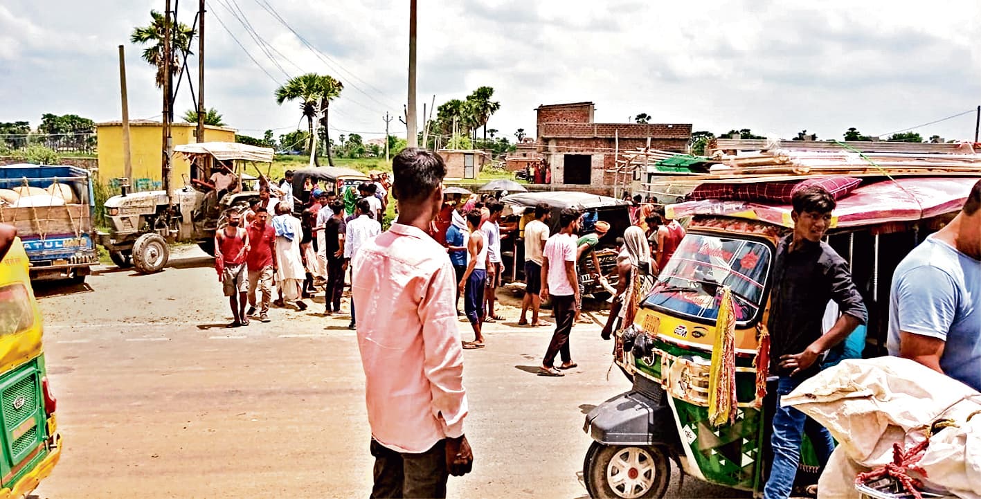 करेंट से बिजली मिस्त्री की मौत, तीन घंटे तक रहा सड़क जाम