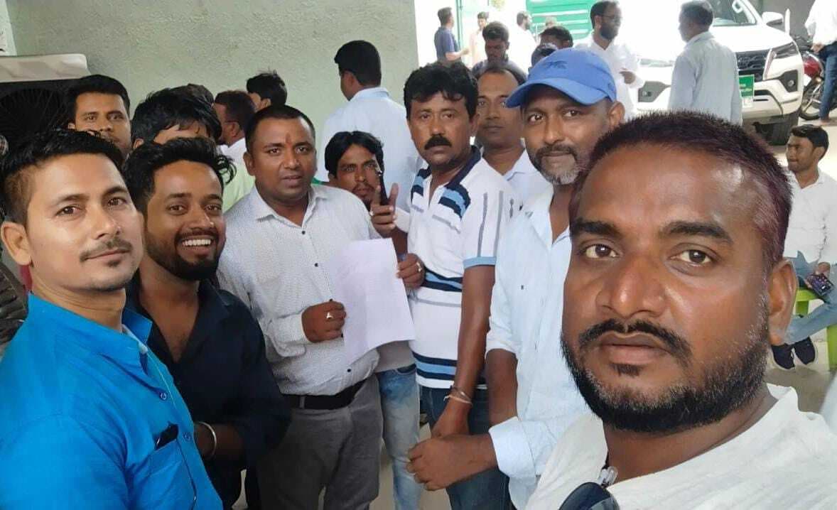 नगर परिषद के दैनिक कर्मियों ने मंत्री हफीजुल को सौंपा ज्ञापन, रखी मांगें