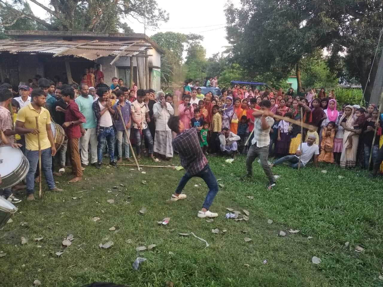 बासी करबला में युवाओं ने जमकर दिखाये करतब