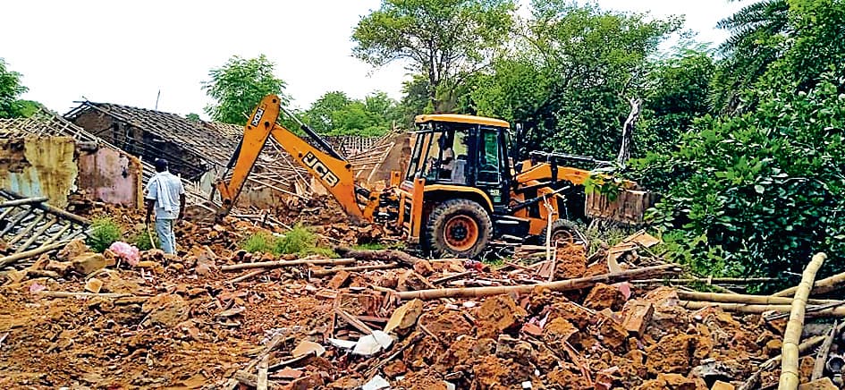 31 कच्चे घरों पर चला बुलडोजर, नहीं हुआ विरोध