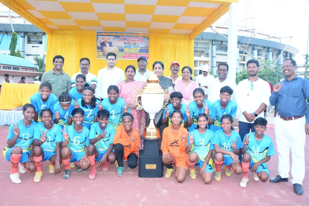 स्टार वॉरियर्स की टीम बनी चैंपियन, दिव्यानी लिंडा बनी प्लेयर ऑफ द सीरीज