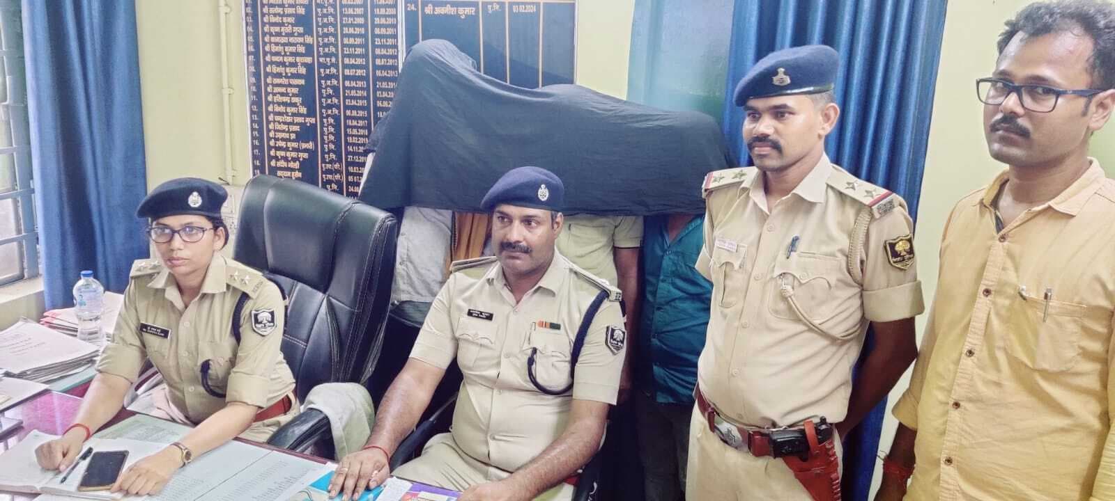 फिलिस्तीनी झंडा फहराने के मामले में तीन गिरफ्तार