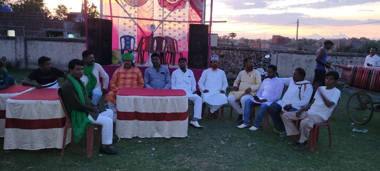 मुहर्रम में शामिल हुए पूर्व विधायक चुन्ना सिंह