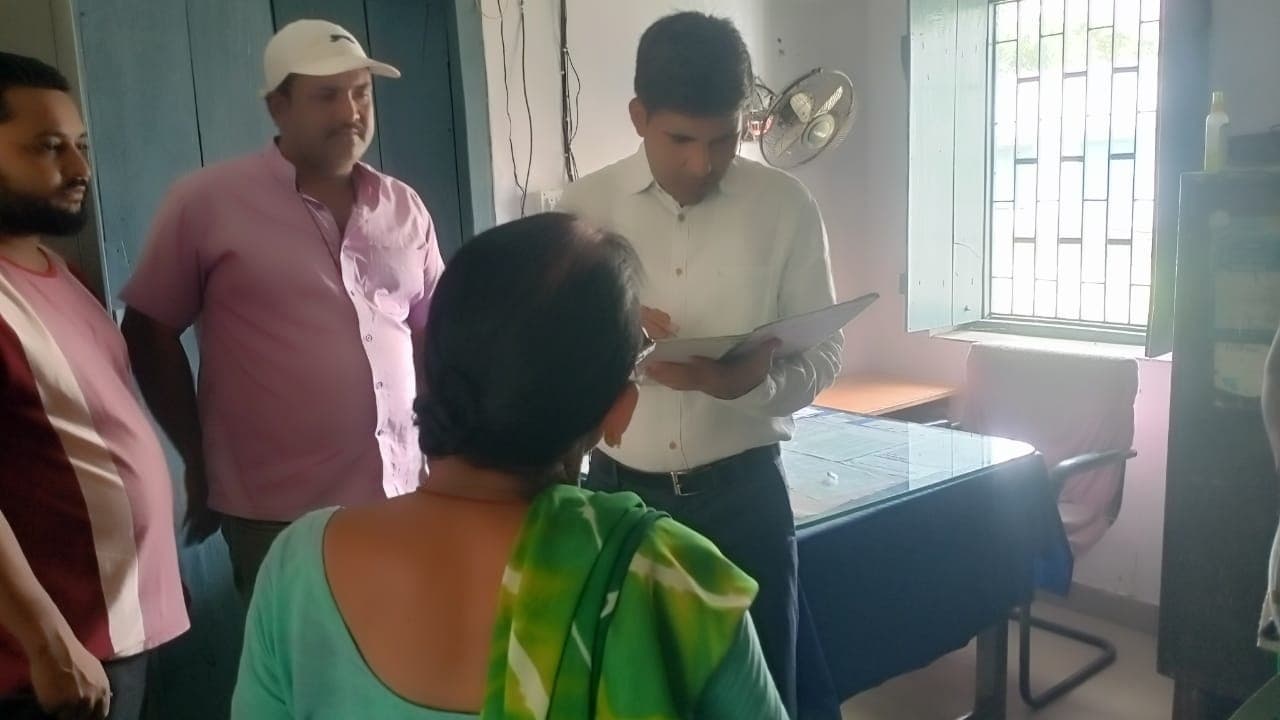 जिलाधिकारी ने किया जिला नियोजनालय व पशु अस्पताल का औचक निरीक्षण