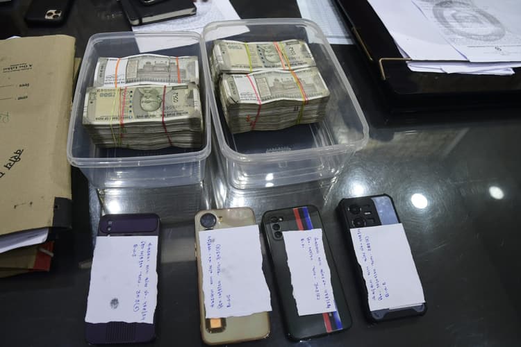 10 लाख गबन करने के लिए स्टाफ ने ही रची थी साजिश, पांच गिरफ्तार