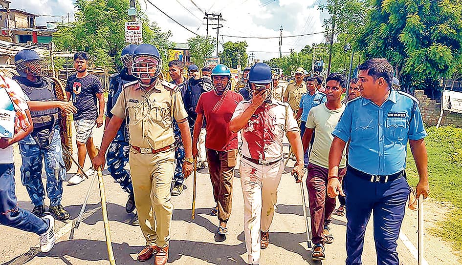 मालदा : बिजली कटौती के विरोध में हिंसक प्रदर्शन, कई घायल