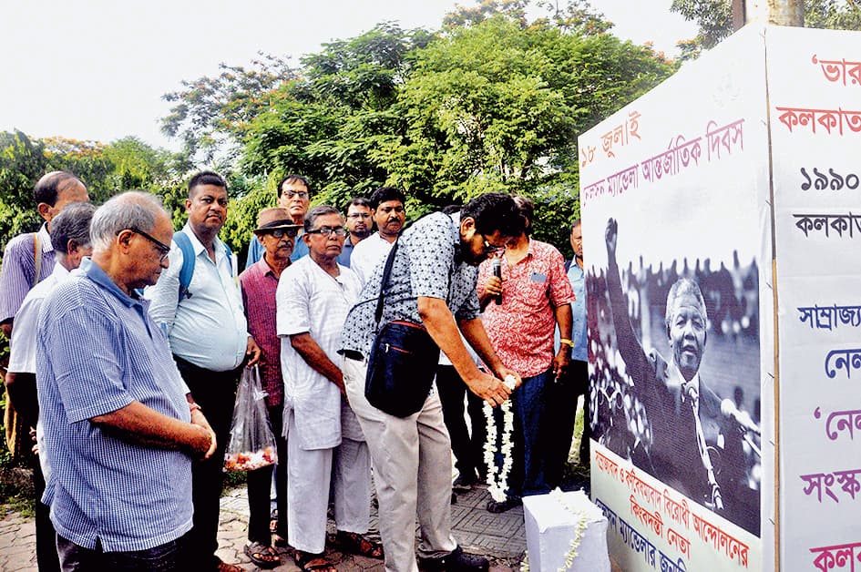 जयंती पर कोलकाता में याद किये गये नेल्सन मंडेला