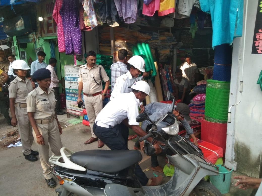 Ranchi news : अतिक्रमण हटाओ अभियान चलाया गया, दो ट्रक सामान, तीन ठेला व चार दोपहिया वाहन जब्त