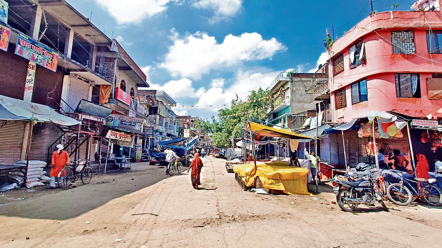 Palamu Crime News : हरिहरगंज : धार्मिक जुलूस के दौरान पथराव, तीन पुलिसकर्मी समेत कई घायल