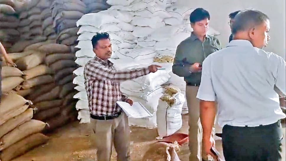 Ranchi news : चीनी और नमक का वितरण समय से करें : डीएसओ