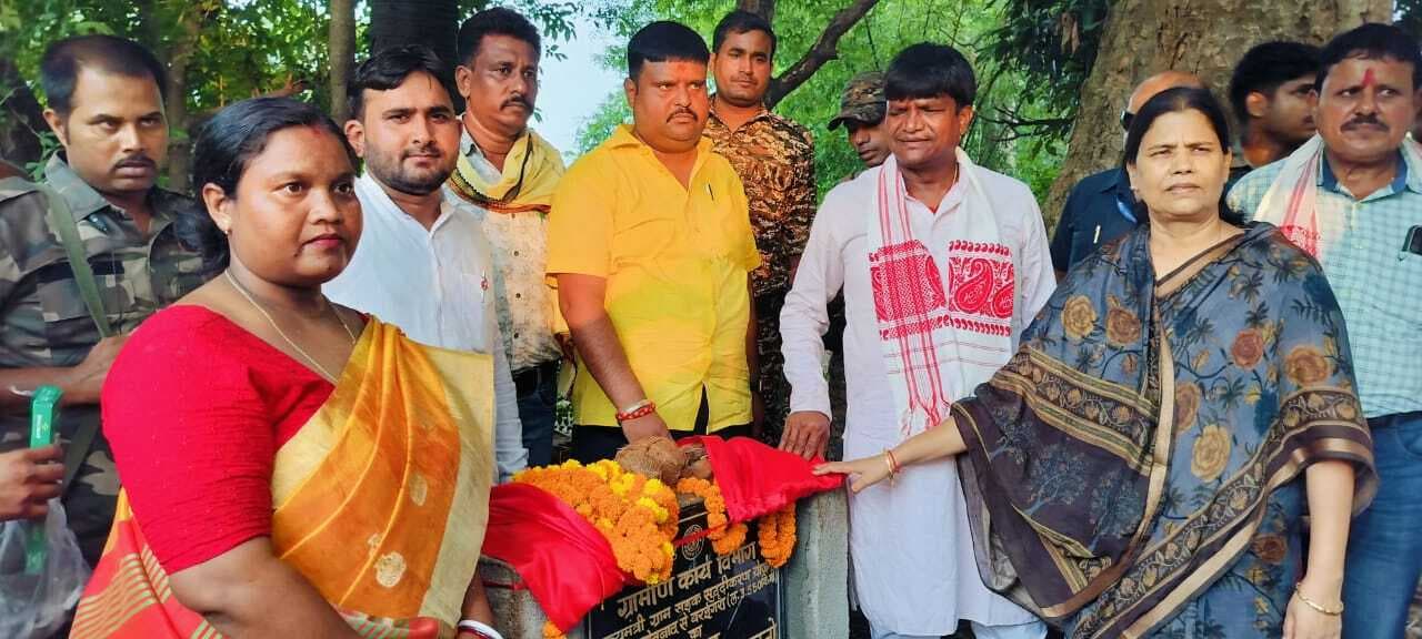 सांसद-विधायक ने पांच पथों का किया शिलान्यास