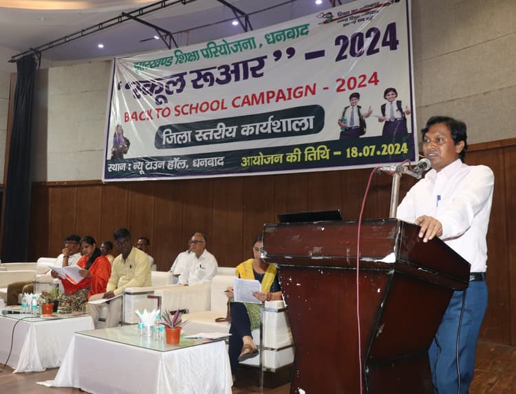 बच्चों को स्कूल लाने के लिए माता पिता तक पहुंचने का करें प्रयास