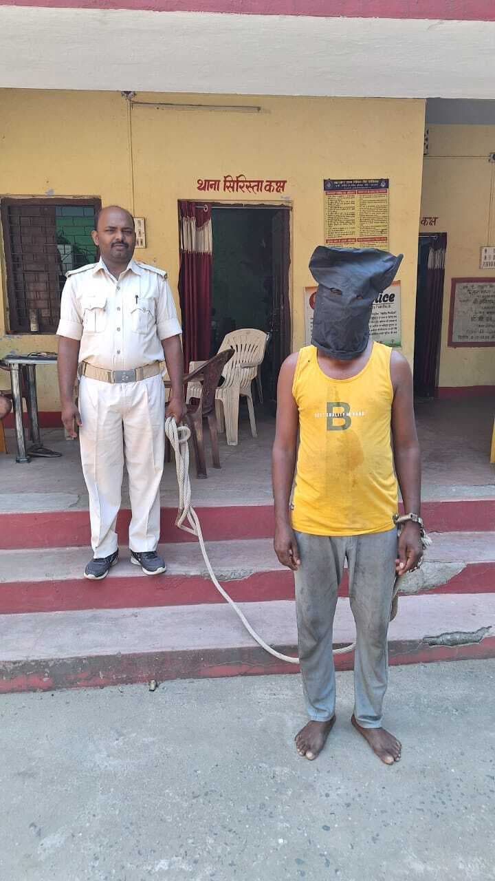 जंगल में पेड़ से लटकती महिला का शव मिलने के मामले में हत्या का मामला दर्ज, पुलिस ने आरोपी पति को गिरफ्तार कर भेजा जेल