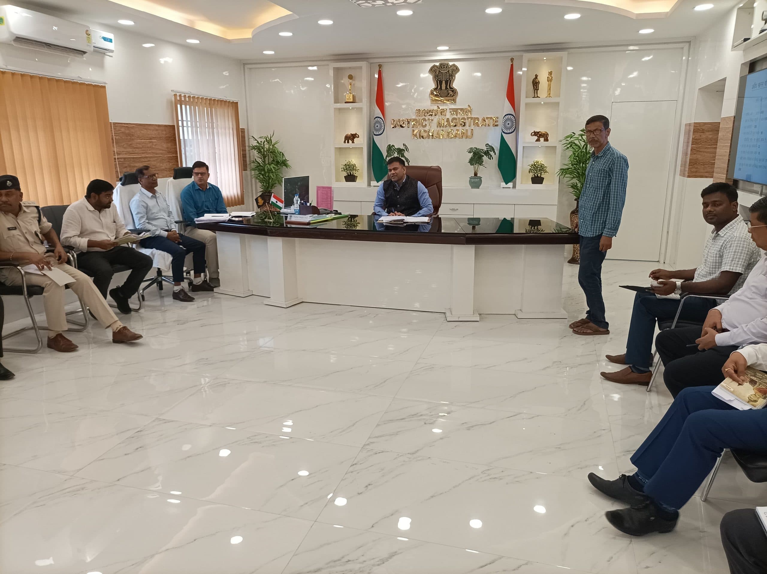 खनन टास्क फोर्स की समीक्षा बैठक में जिलाधिकारी ने दिये कई आवश्यक निर्देश