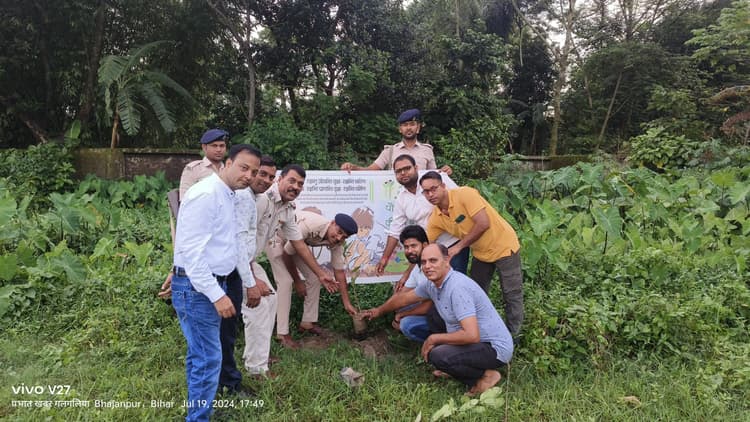 गलगिलया थाना परिसर में किया गया पौधरोपण, लगाये गये 51 पौधे