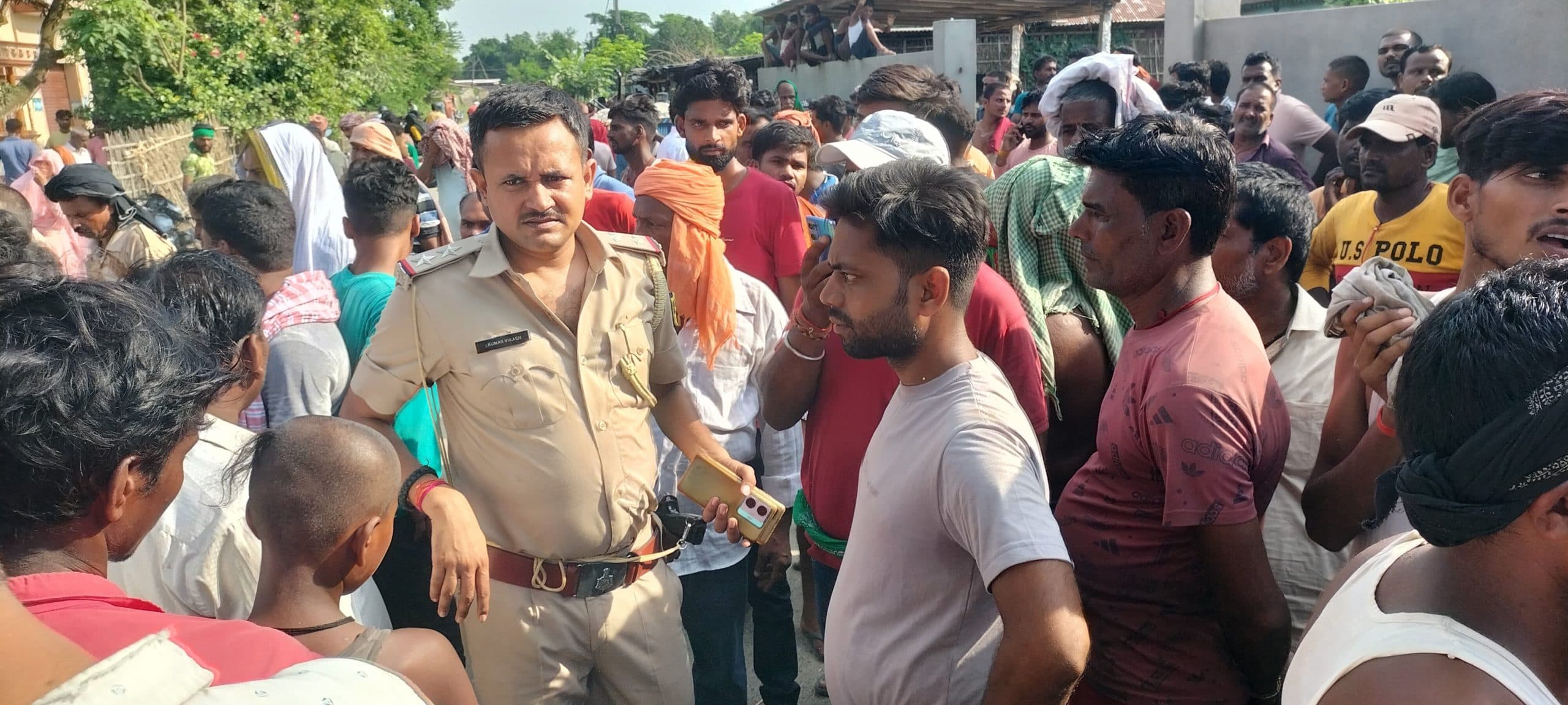 ट्रैक्टर ने बाइक चालक व महिला को रौंदा, दोनों की मौत