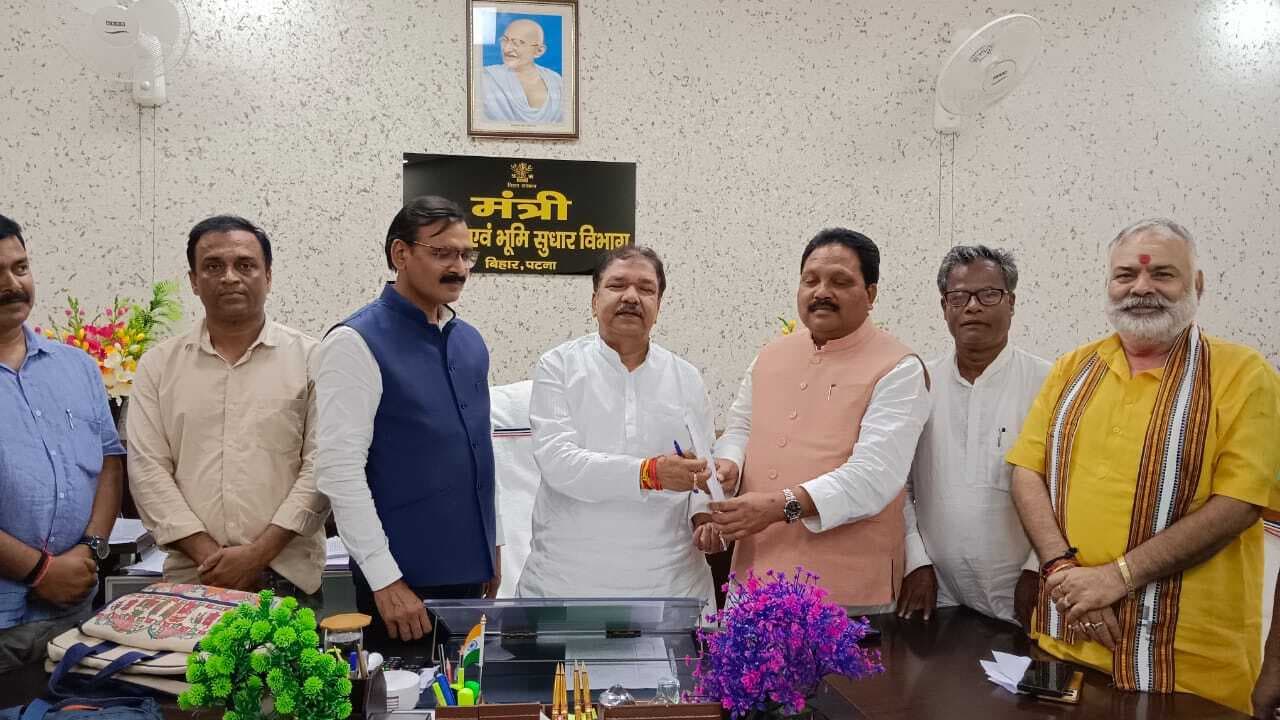 बिहार सरकार के राजस्व व भूमि सुधार मंत्री से मिले सांसद