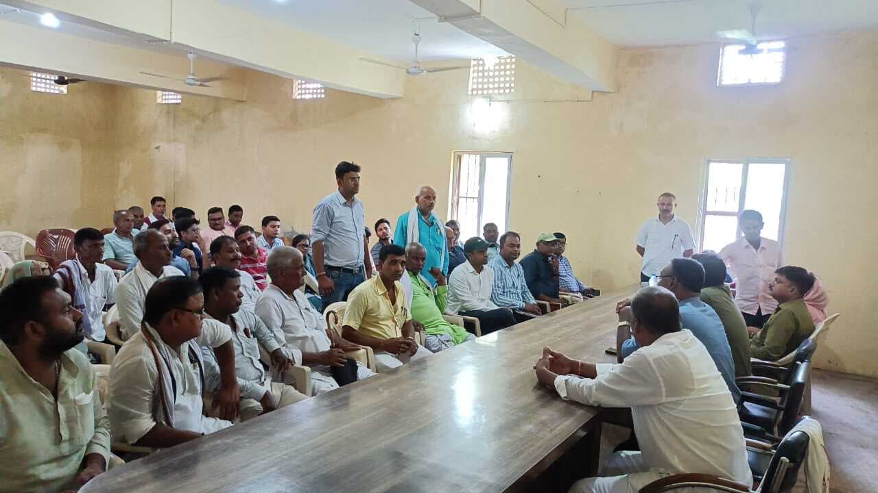 गहमा-गहमी के बीच हुई पंसस की बैठक