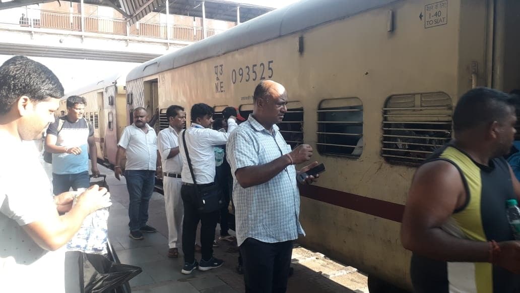 हादसे के बाद समस्तीपुर जंक्शन पर पहुंची स्पेशल ट्रेन