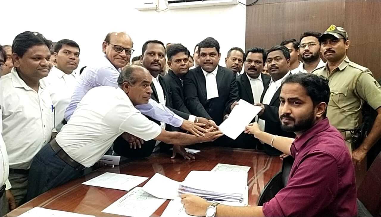 राउरकेला के अधिवक्ताओं ने सीएम के नाम सौंपा ज्ञापन, कहा-राज्य में वकील सुरक्षा कानून लागू हो