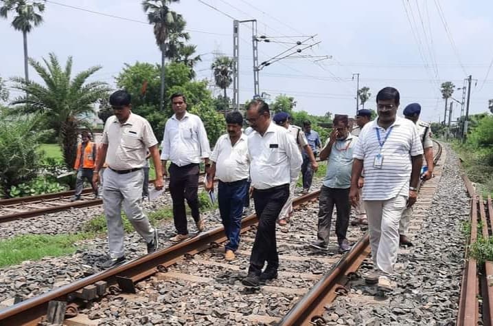 डीआरएम ने नदवां व तारेगना स्टेशन का किया निरीक्षण