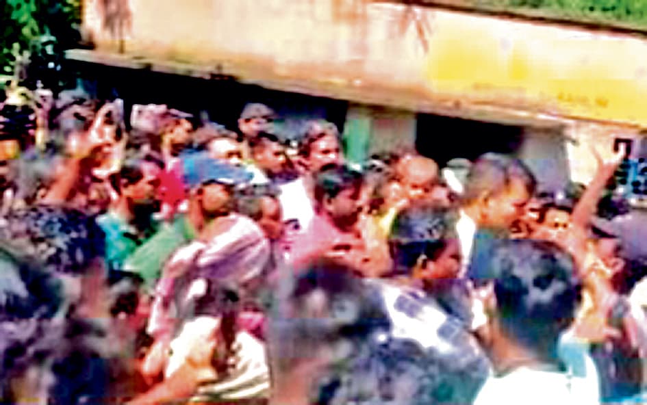 बच्चा चोर के शक में चार युवक पिटे