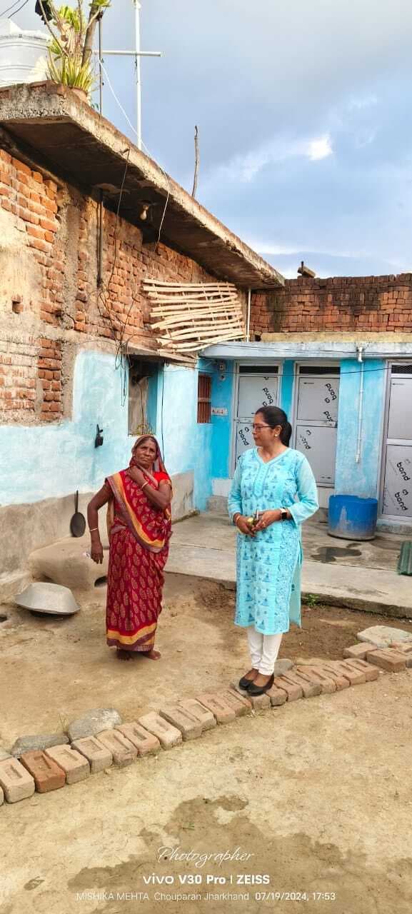 अबुआ आवास मामले की जांच करने बीडीओ पहुंची झापा गांव