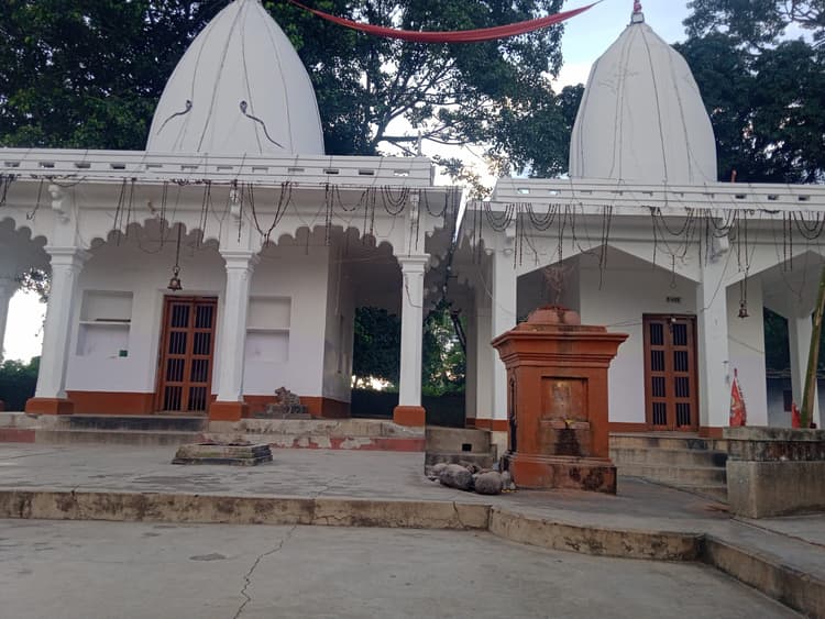 आकर्षक है जमुनिया नदी पर स्थित शिव-पार्वती का मंदिर